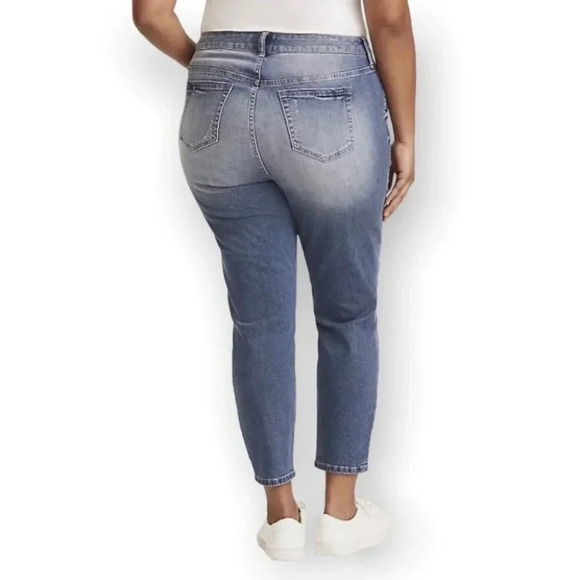 Torrid Girlfriend Distressed Light Wash  Jeans 20R - Picture 2 of 12